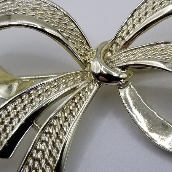 Boucher Vintage Ribbon Bow Rope Pin Brooch Yellow Silver Tone Bow Large MX646 - Picture 8 of 10